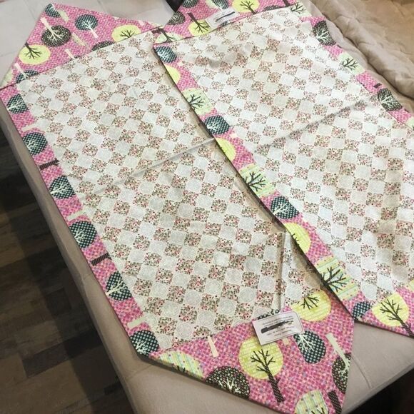 NWT Hand Crafted Set of 2 Runners - Picture 9 of 13